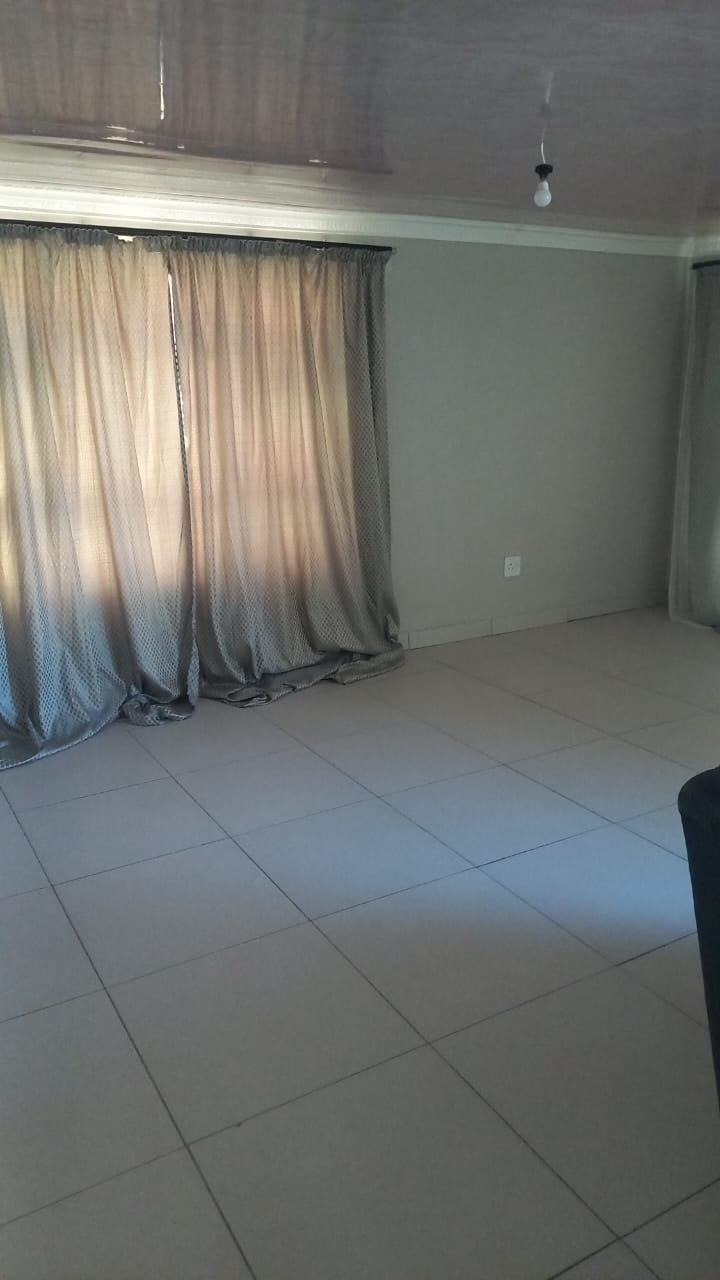 To Let 3 Bedroom Property for Rent in Blomanda Free State